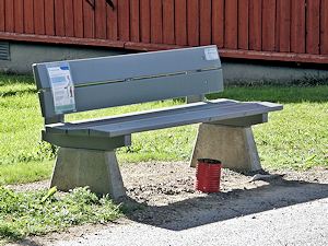 Puiston penkki