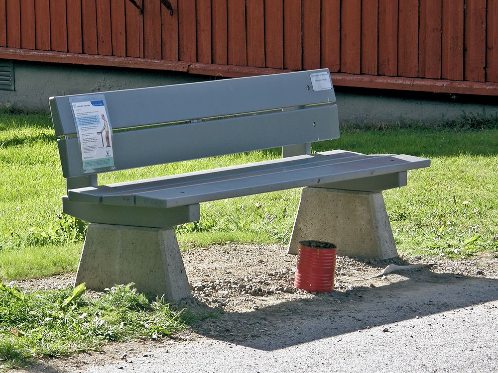 Puiston penkki